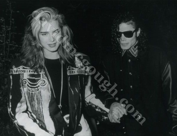 Michael Jackson, Brooke Shields 1990 LA.jpg